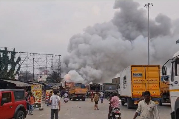 Fire at firecracker shop in Near Tamil nadu karnataka border city Athipalli: 10 died 
