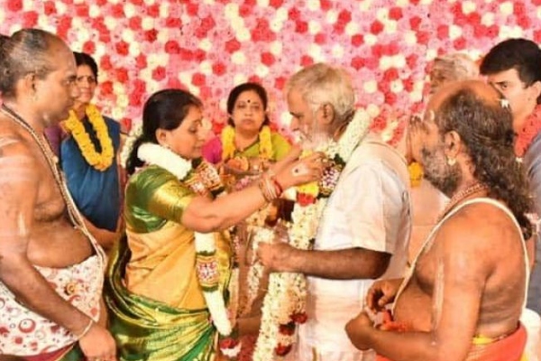 Minister Shekhar Babus 60th wedding at Amrithakateswarar temple in Thirukkadaiyur Minister Shekhar Babus 60th wedding at Amrithakateswarar temple in Thirukkadaiyur