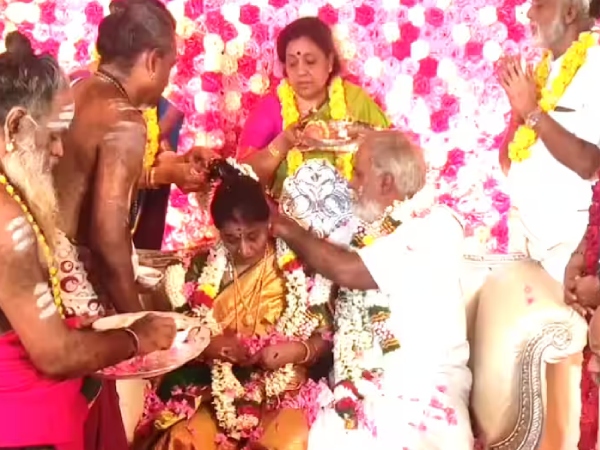 Minister Shekhar Babus 60th wedding at Amrithakateswarar temple in Thirukkadaiyur Minister Shekhar Babus 60th wedding at Amrithakateswarar temple in Thirukkadaiyur