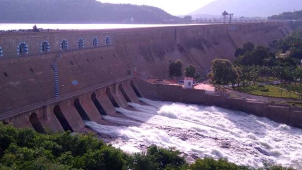 Mettur dam Water level 31 feet: PWD closes shutters of Mettur dam from today 