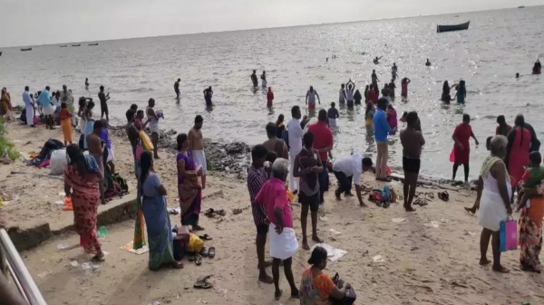 Mahalaya Amavasi Devotees gather at Rameswaram to offer Tharpanam to ancestors 