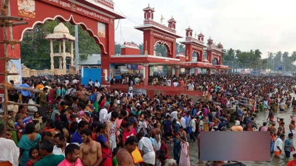 Mahalaya Amavasai special worship in temples by offering darpanam to ancestors 