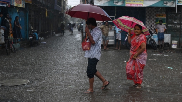 Chances of Rain in 11 district of Tamilnadu - Chennai met alert 