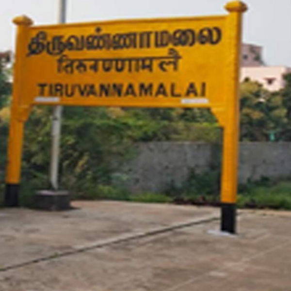 A truck collided with a car near Tiruvannamalai Sengam - 7 people were killed 