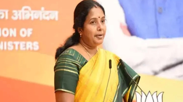 Netizens slams BJP leader Vanathi Srinivasan for criticising Sonia Gandhi