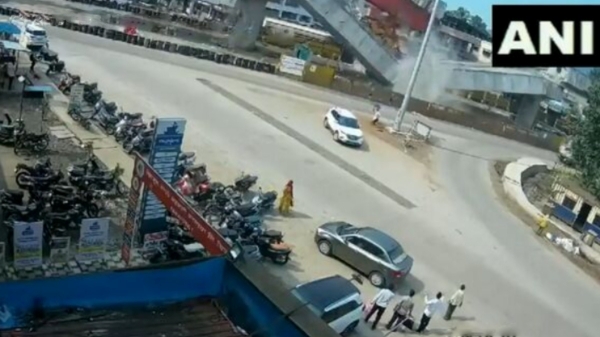 Accident during construction of Mumbai - Goa highway, flyover suddenly collapsed 