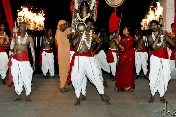 Navratri celebration in Isha folk dances and Devaram Innisai 