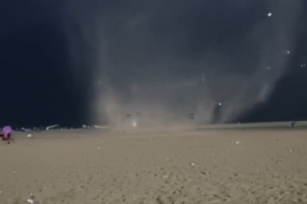Cyclonic winds came in Marina Beach 
