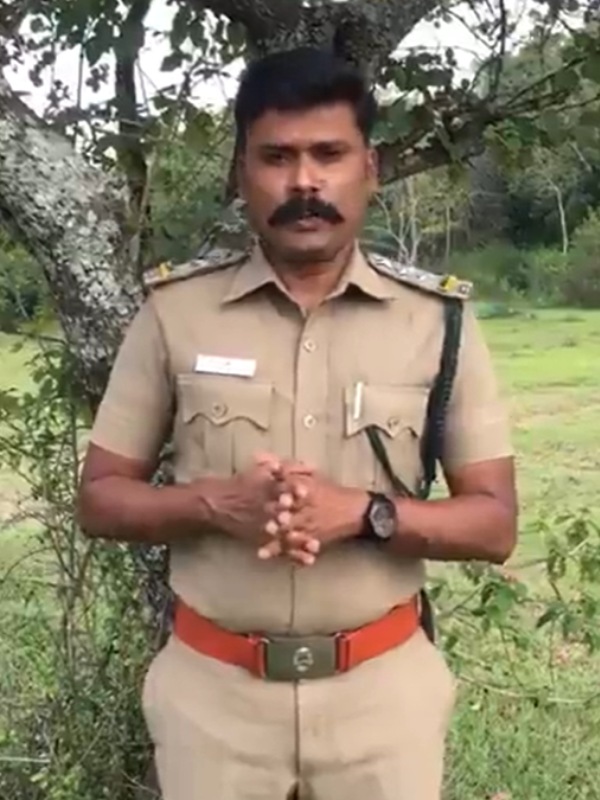 Forest Ranger explains about Leo film hyenas Forest Ranger explains about Leo film hyenas