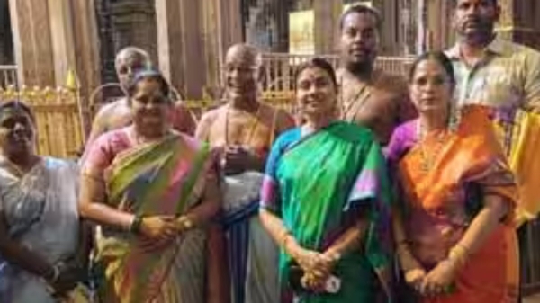 Tamil Nadu CM MK Stalin wife Durga Stalin special prayer in Srirangam Ranganathar Temple 