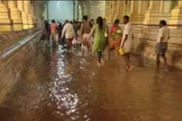 Heavy rain Sudden waterfall in Rameswaram temple Devotees in trouble 