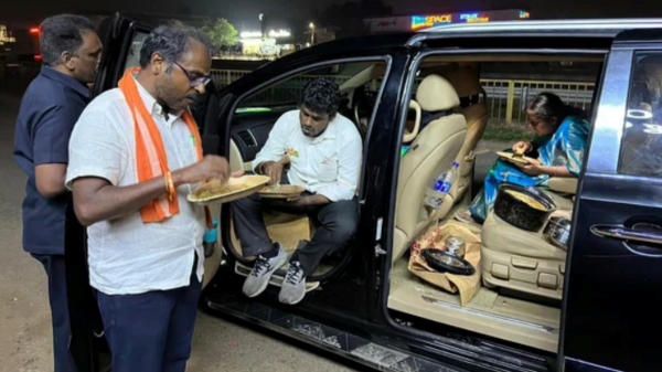 Annamalai Big Plan and TN BJP Leader annamalai has food on roadside at midnight on Kovai Tiruppur High Ways Annamalai Big Plan and TN BJP Leader annamalai has food on roadside at midnight on Kovai Tiruppur High Ways