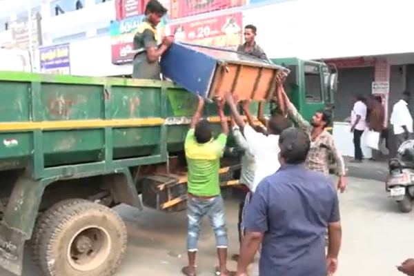 Tiruppur officials seals the bus stand shop after the owner had an argument with a woman Tiruppur officials seals the bus stand shop after the owner had an argument with a woman