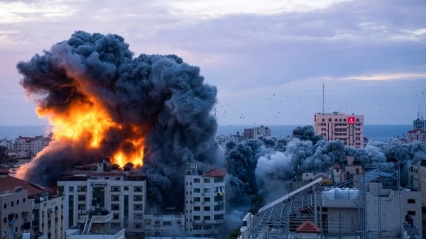  Israel intensifies airstrikes to push into Gaza by ground 