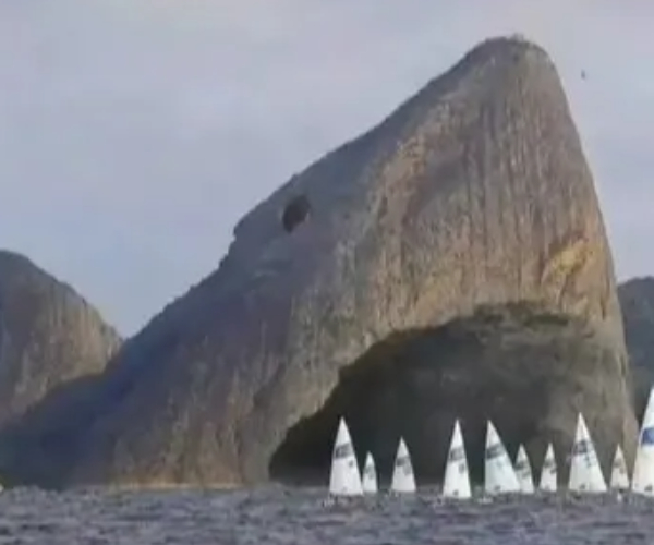 optical illusion; What is seen first in the picture, A boat, Shark fish, Super test to know your character optical illusion; What is seen first in the picture, A boat, Shark fish, Super test to know your character