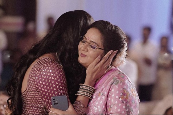 Actress Radha Daughter Actress Karthika Engagement Photo 