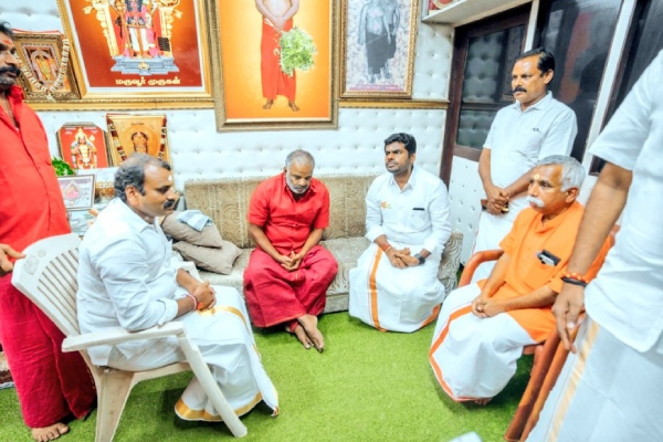 Annamalai and L Murugan Condoles to Bangaru Adgalars family and gives PM Modis letter Annamalai and L Murugan Condoles to Bangaru Adgalars family and gives PM Modis letter