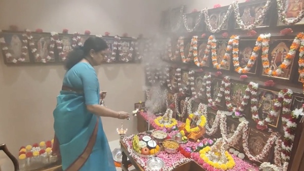 V.K.Sasikala celebrates Ayudha Pooja in her house 