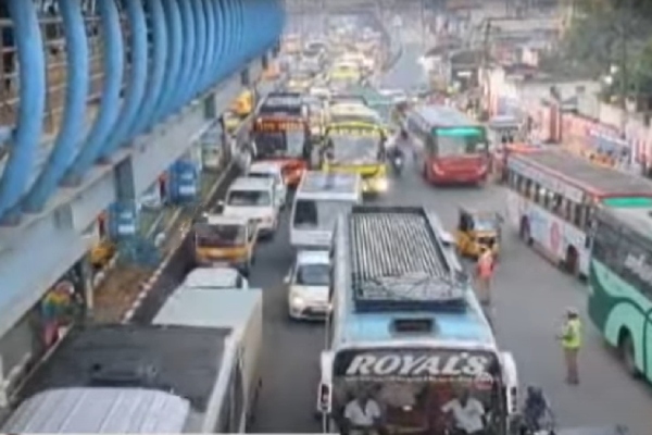 Perungalathur, GST Road, Tambaram and Heavy traffic jam in Chennai as people coming back from hometown 