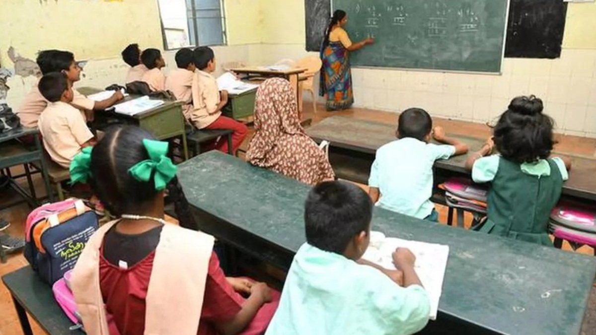 TRB: ரூ.115700 சம்பளம்.. 2222 பட்டதாரி ஆசிரியர் பணியிடங்கள்.. ஆசிரியர்  தேர்வு வாரியம் மெகா அறிவிப்பு | TN teacher recruitment board announces  2,222 graduate teacher posts exam to be ...