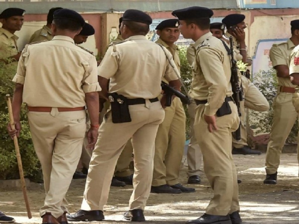 Seeman angry over dmk govt for police attacked by north indian labours in chennai