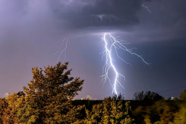 Rain with thunder and lightning will occur in 11 districts by 7 pm tonight 