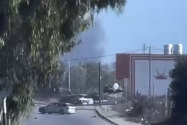  Israeli army tankers attack civilians cars in Gaza 