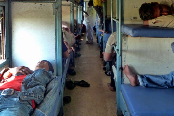  Sleeping, To Pushing Passengers On Trains, eating, many Strange Jobs That Pay In Lakhs