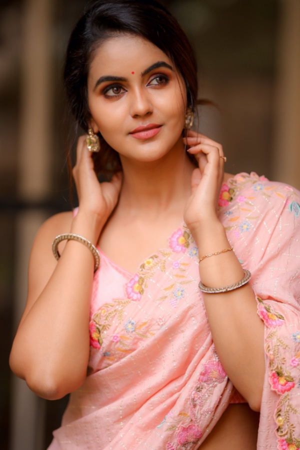 Actress Gabriella shared some more information about actress Chaitra who gave her courage 