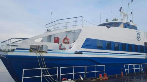 Cheriya pani ship returned to Nagapattinam from Srilanka 