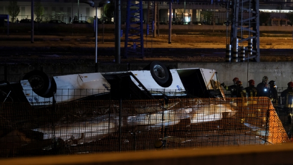 21 killed in tourist bus overturn accident in Italy 