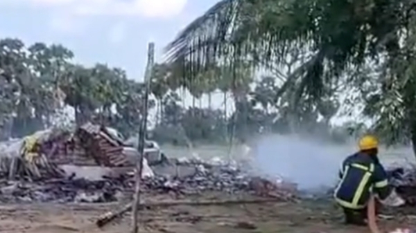 4 people were killed Terrible explosion in Mayiladuthurai firecracker factory 