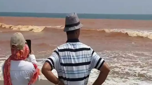 Heavy Rain in Southern Districts and the Puducherry sea turned into the Dark Red Colour