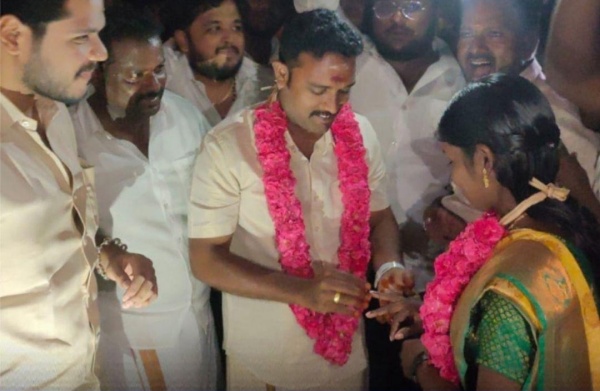 Pudukottai lovers did engagement at Leo film released theatre 