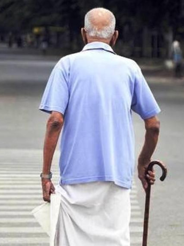 An 80-year-old man chased away those who came to steal with a sickle 