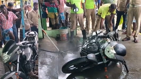 A black cobra inside a two-wheeler in Dindigul did not come out for a long time A black cobra inside a two-wheeler in Dindigul did not come out for a long time