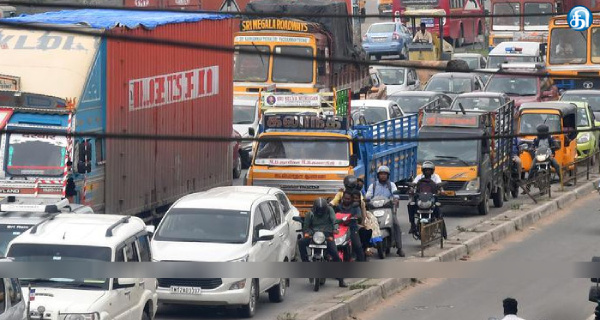 Kancheepuram and Heavy Traffic in Kanchipuram Sevilimedu Palaru Bridge for 3 hours Kancheepuram and Heavy Traffic in Kanchipuram Sevilimedu Palaru Bridge for 3 hours