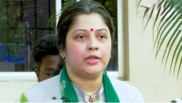 Last warning, Many things will come out: Veeralakshmi warning to Vijayalakshmi