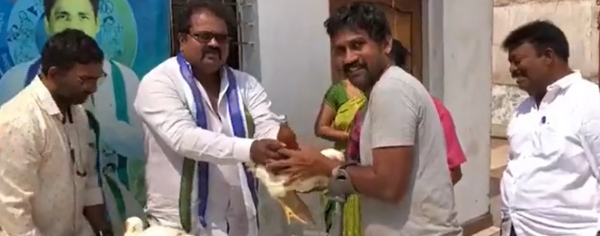 Andhra: Ruling YSRC Functionary gifts chicken, liquor for Dasara Festival