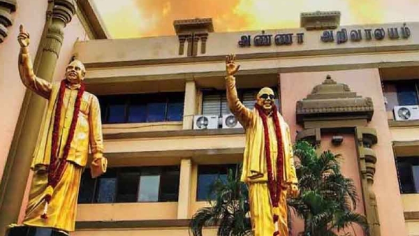 In Chengalpattu district , 3 Dmk councillors have joined the AIADMK 