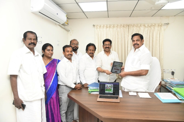 AIADMK insisted that the DMK government should publish the details of dengue fever every day 