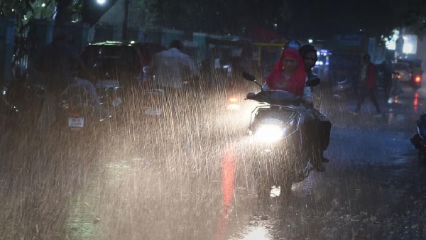 heavy-rain-started-in-chennai-and-surrounding-areas-continued-this-morning