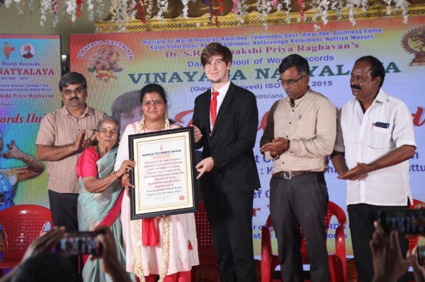 Chengalpattu Bharatanattiyam dancers perform for 35 KM to create World record 