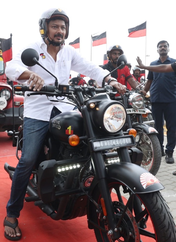 Udhayanidhi stalin tells a kutty story in dmk riders launch
