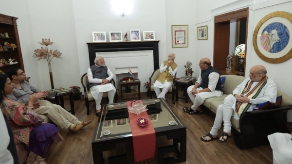 PM Modi met veteran BJP leader LK Advani at his residence today