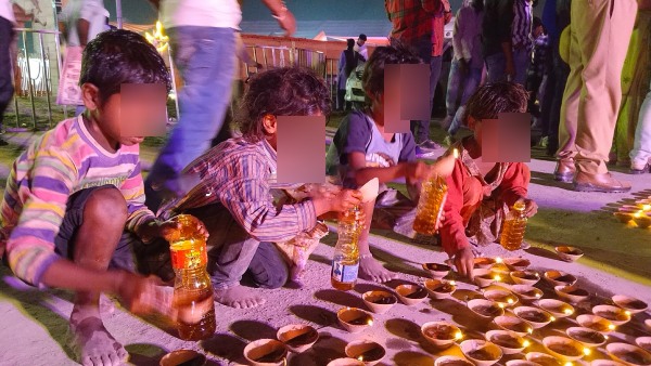 True face of Uttar Pradesh exposed in a Guinness record by lighting 22.5 lakh lamps in Ayodhya True face of Uttar Pradesh exposed in a Guinness record by lighting 22.5 lakh lamps in Ayodhya