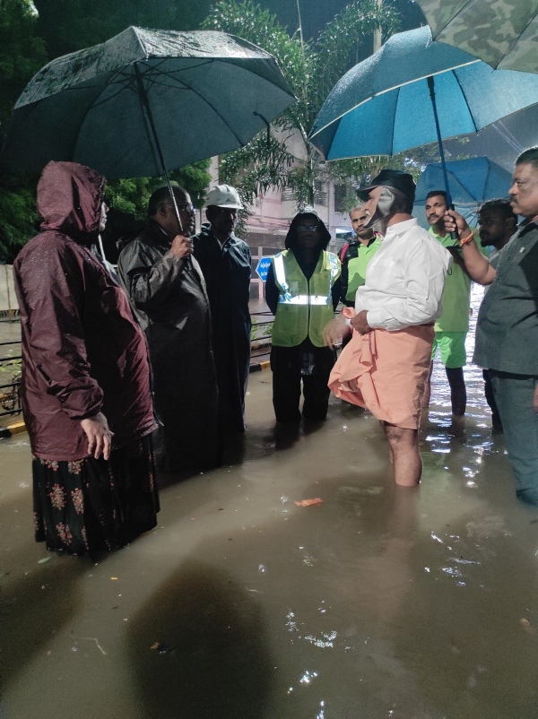  Minister Sekar Babu visited rain affected areas in Kolathur, Chennai 