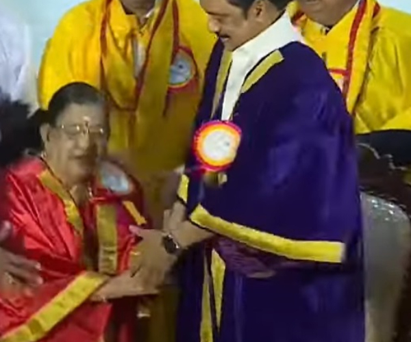 Playback Singer P Susheela fell down when received Doctorate from CM Stalin in Tamil Nadu Jayalalithaas Music and Fine Arts University Playback Singer P Susheela fell down when received Doctorate from CM Stalin in Tamil Nadu Jayalalithaas Music and Fine Arts University