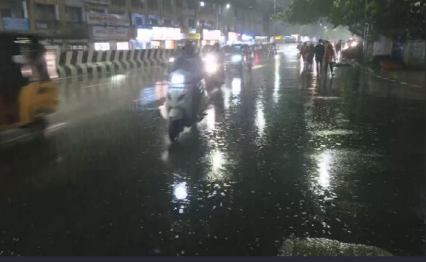 Heavy rain again lashing various parts of Chennai: Rain alert for 2 more hours 