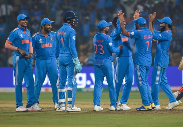 How did India achieve a 9-0 clinical victory ahead of the Semi-Finals in the 2023 World Cup Cricket? 